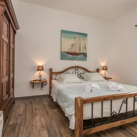 5 Bedroom In Miranje