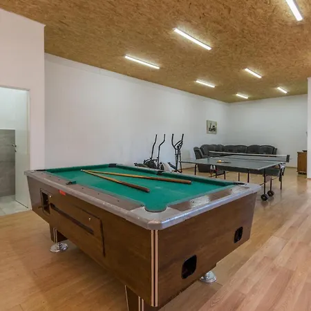 5 Bedroom In * Miranje