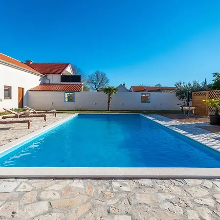 5 Bedroom In Ferienhaus Miranje