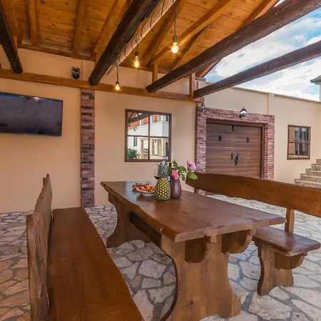 5 Bedroom In * Miranje