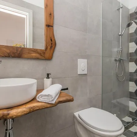 5 Bedroom In Ferienhaus Miranje