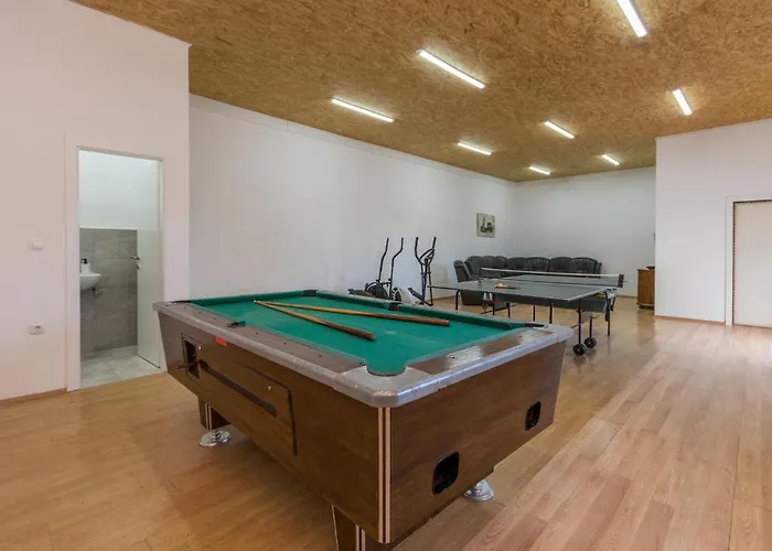 5 Bedroom In * Miranje