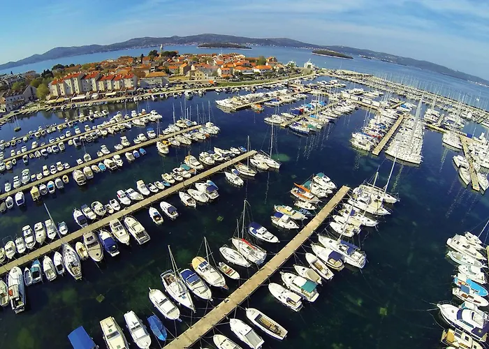 5 Bedroom In Miranje