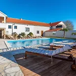 Nyaraló 5 Bedroom In