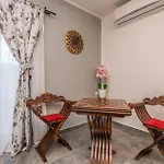Nyaraló 5 Bedroom In *