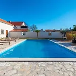 5 Bedroom In Nyaraló Miranje