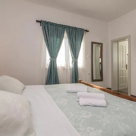 5 Bedroom In Vakantiehuis Miranje