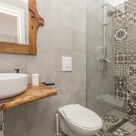 5 Bedroom In * Miranje