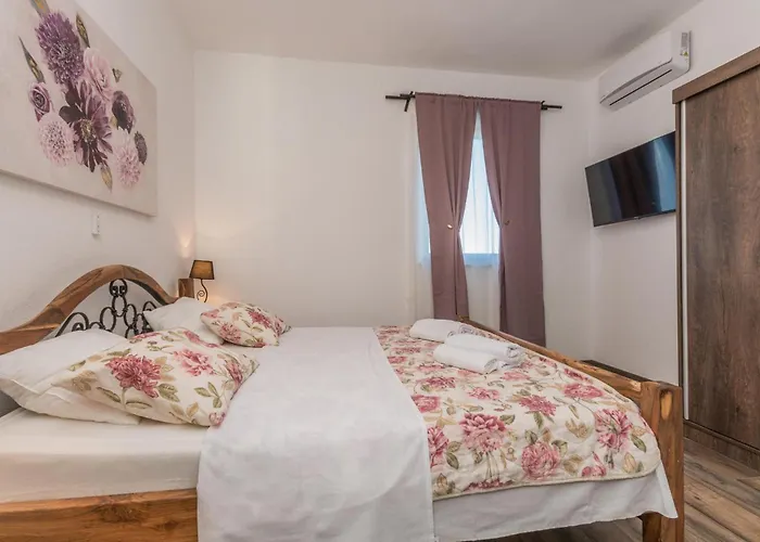 5 Bedroom In *