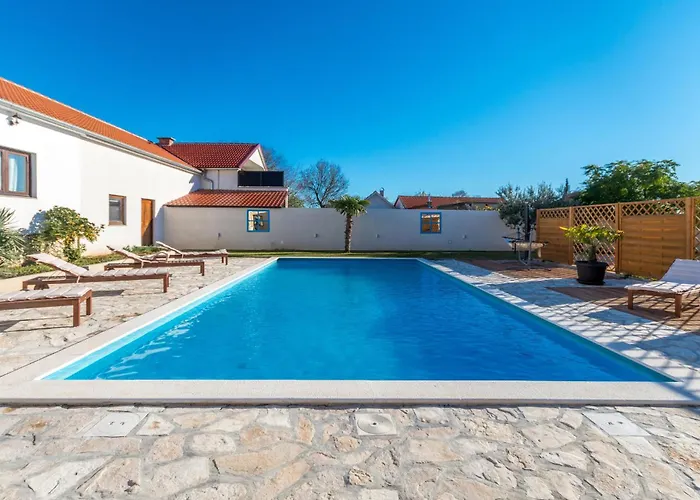 5 Bedroom In Dom wakacyjny Miranje