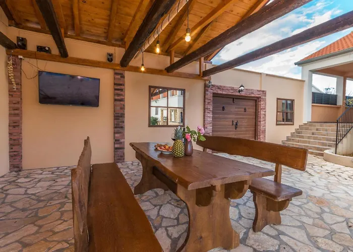 5 Bedroom In * Miranje